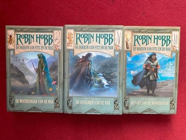 ROBIN HOBB DE BOEKEN VAN FITZ EN DE NAR DE COMPLETE TRILOGIE, Livres, Fantastique, Enlèvement ou Envoi