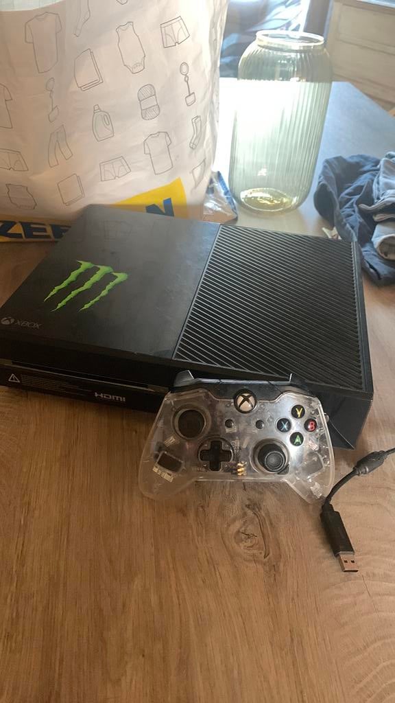 Xbox one +3 games, Consoles de jeu & Jeux vidéo, Consoles de jeu | Xbox Original, Enlèvement ou Envoi, Comme neuf