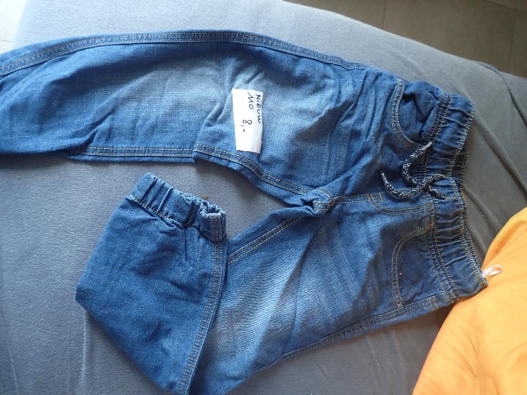 jeans met rekker , maat 110 , nieuw, Enfants & Bébés, Vêtements enfant | Taille 110, Enlèvement ou Envoi, Neuf, Garçon ou Fille