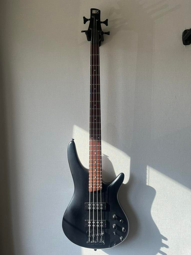 Ibanez SR300eb Bas Zwart, Muziek en Instrumenten, Snaarinstrumenten | Gitaren | Bas, Zo goed als nieuw, Elektrisch, Ophalen