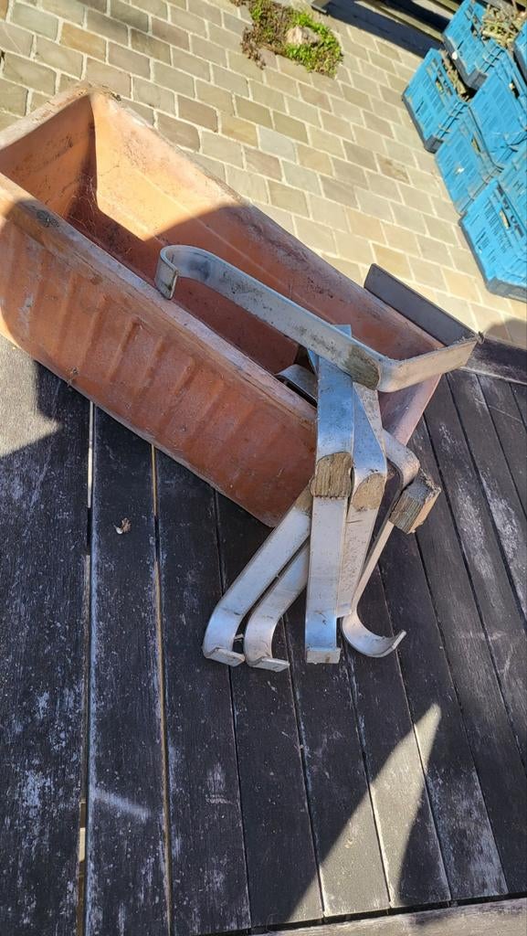 Bloembak  in steen  terra cotta, Ophalen