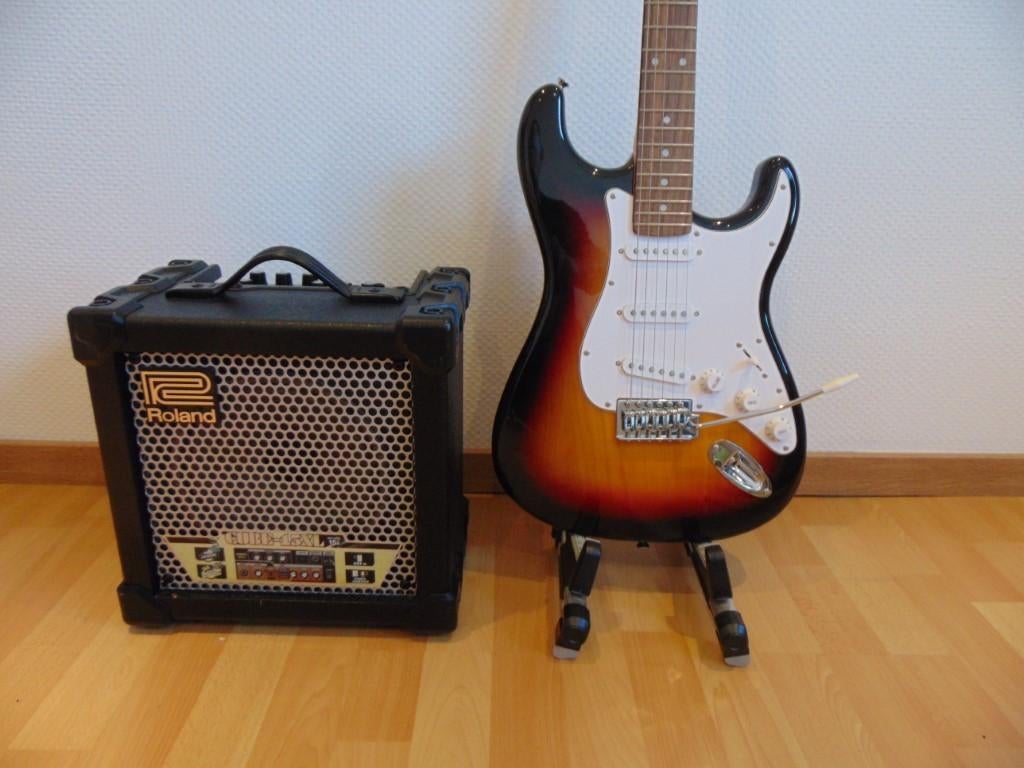 Gitaar stratocaster SX + Roland Cube 15XL versterker ., Ophalen, Nieuw