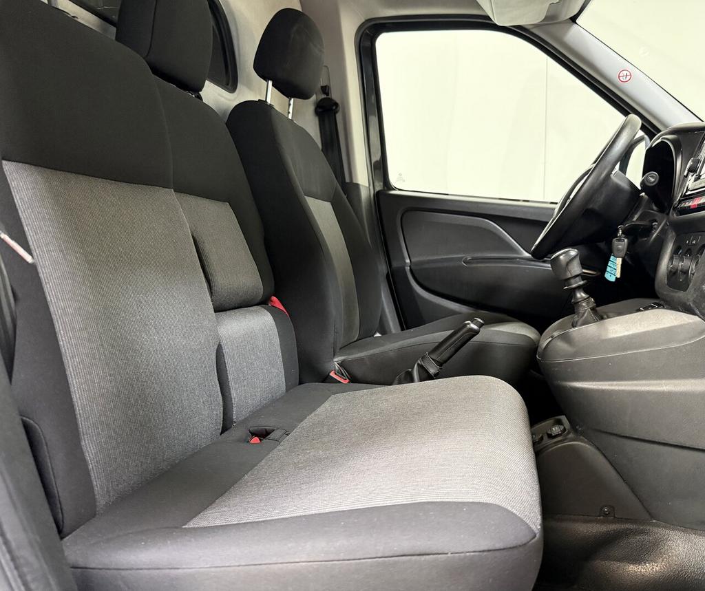 Fiat Doblo 1.6d Man. 3PL - Lichte Vracht - Airco - GPS - To, Auto's, Bestelwagens en Lichte vracht, Zwart, 0 kg, Zwart, Particulier