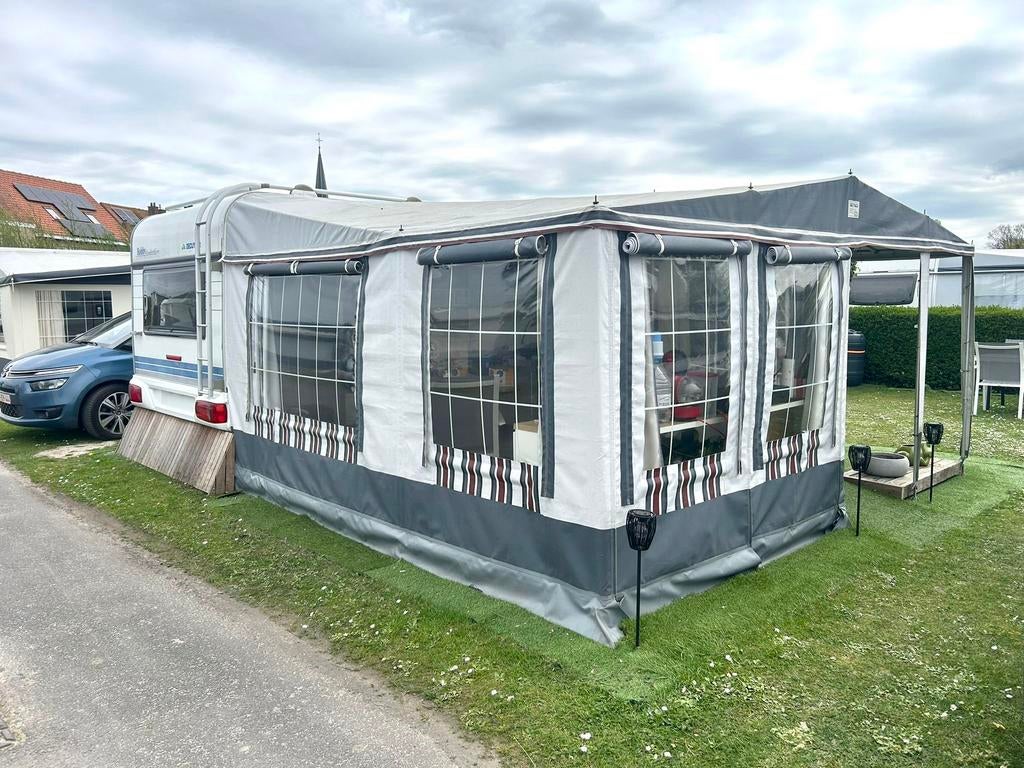 Hobby caravan met ruime voortent: bezichtigen op afspraak, Omvormbare zithoek, Rondzit, Hobby, Koelkast