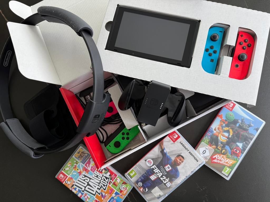 Nintendo Switch met 4 controllers, 3 spelletjes en Ring Fit, Met games, Zo goed als nieuw, Met 3 controllers of meer, Ophalen