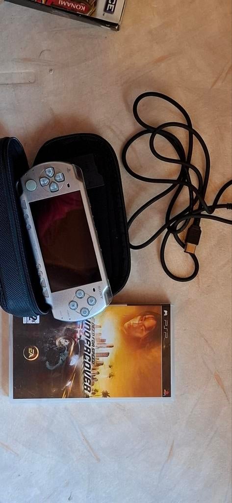Console de jeu PSP + 1 jeu, Consoles de jeu & Jeux vidéo, Consoles de jeu | Sony PSP, PSP