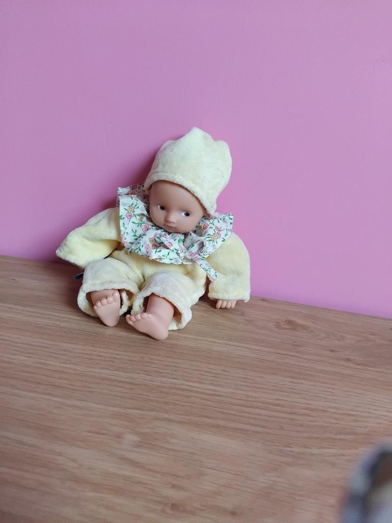 lief vintage corolla babypopje (geel /bloemen ), Ophalen, Zo goed als nieuw, Pop