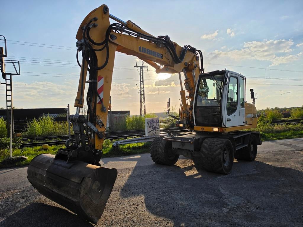 Liebherr Mobile kraan Graafmachine A316 Bouwjaar 2011 kentek, Articles professionnels, Machines & Construction | Grues & Excavatrices