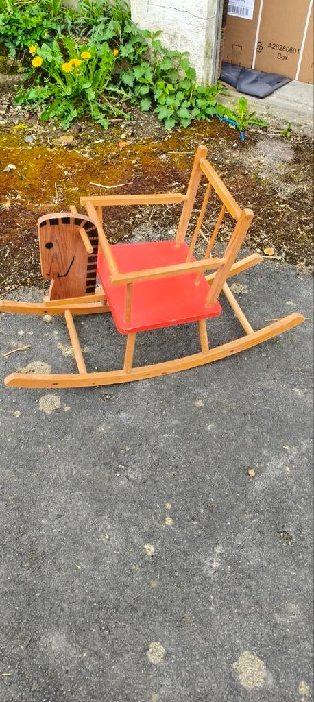 Petit chevalet en bois, Enlèvement