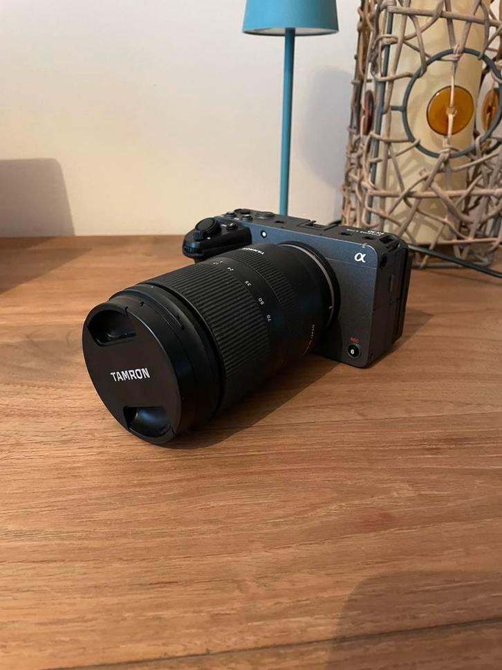 Sony FX30 + Tamron 17-70mm f/2.8 (APS-C) + tas, Audio, Tv en Foto, Fotocamera's Digitaal, Zo goed als nieuw, Sony, 4 t/m 7 keer