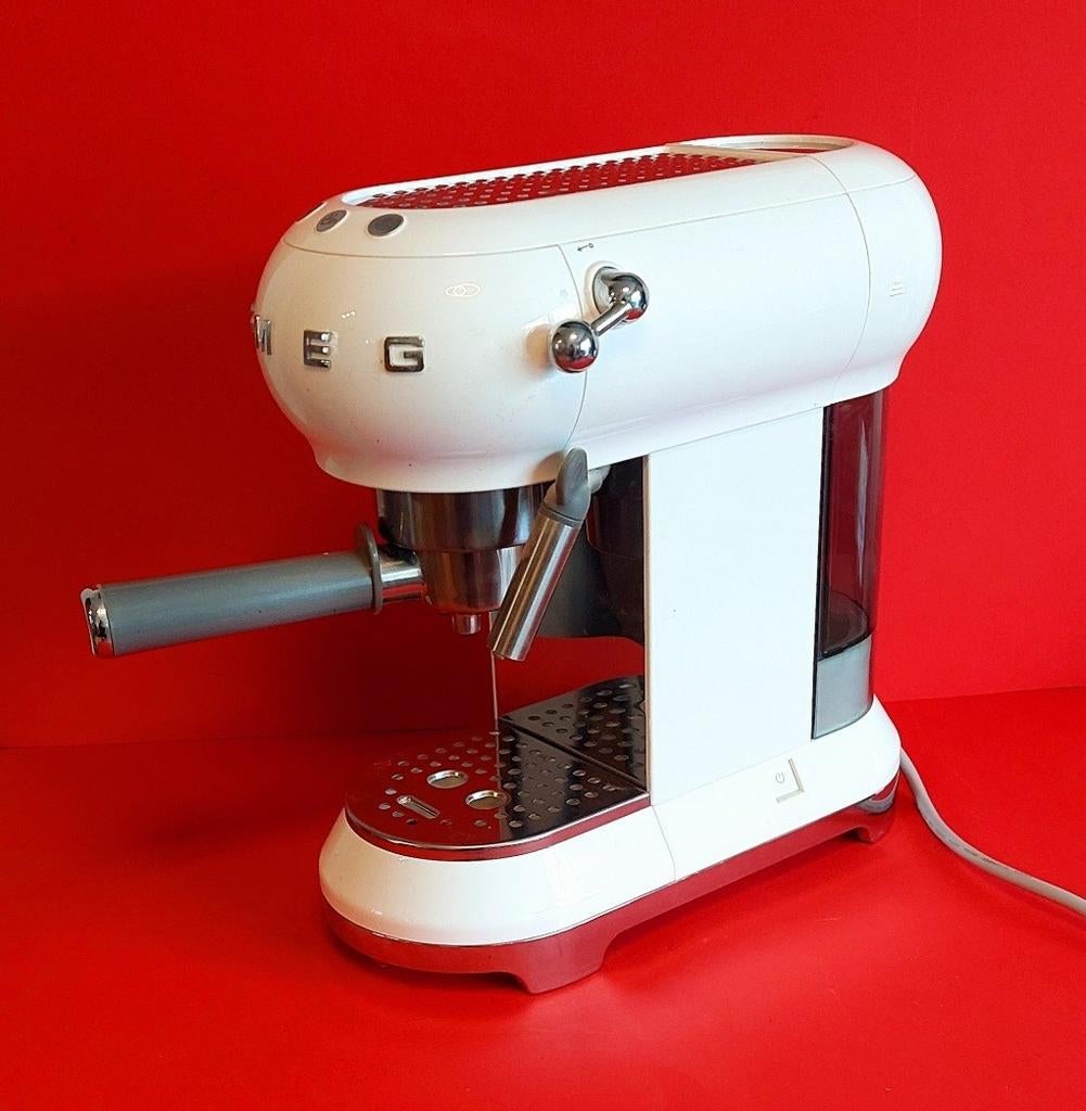 Smeg espressomachine... NIEUW, Afneembaar waterreservoir, Espresso apparaat, Nieuw, Gemalen koffie