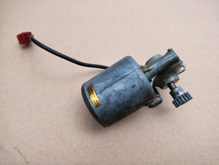 Carrousel Motor/ Mechaniek Rock- Ola 418S (1964) jukebox, Collections, Machines | Jukebox, Envoi