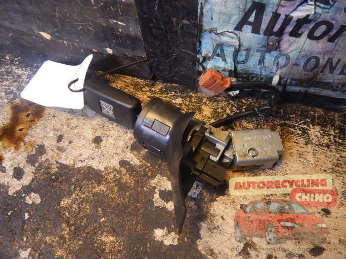 Serrure de contact + clé d'un Peugeot 207, Autos : Pièces & Accessoires, Autres pièces automobiles, Peugeot, Utilisé, 3 mois de garantie