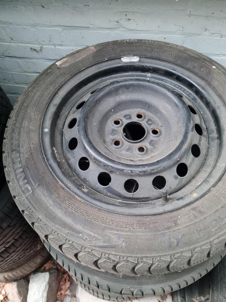 4 vieux pneus d'hiver, Enlèvement