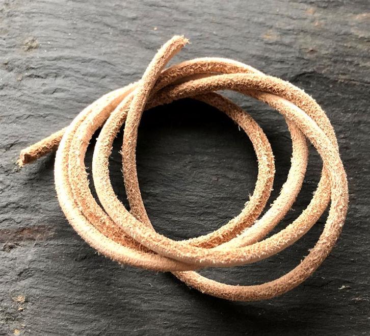 Koord van ruw yakleer, lichtbruin, Bijoux, Sacs & Beauté, Colliers, Neuf, Autres matériaux, Brun, Enlèvement ou Envoi