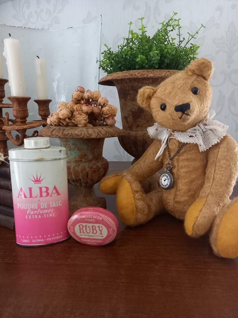 2 oude blikken items 1x flacon talkpoeder 1x blikje speldjes, Verzamelen, Ophalen of Verzenden