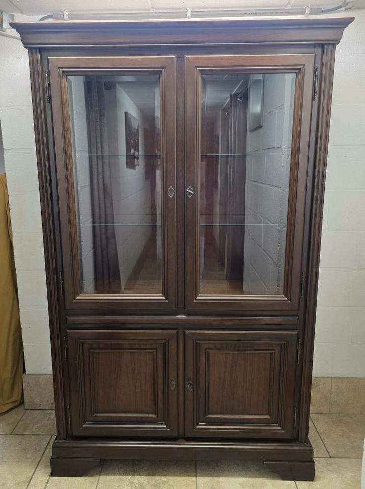 Vitrinekast Kerselaar, Huis en Inrichting, Kasten | Vitrinekasten, Zo goed als nieuw, 100 tot 150 cm, 100 tot 150 cm, 25 tot 50 cm