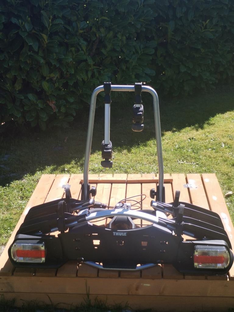 Porte vélo Thule adapté électrique, 2 vélos