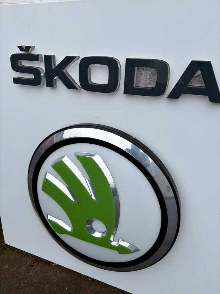 Enseigne lumineuse skoda, Collections, Marques & Objets publicitaires, Comme neuf, Enlèvement