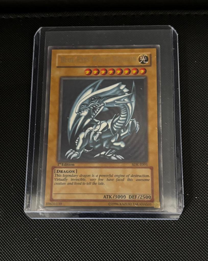 Blue-eyes white dragon #SDK-001. First edition., Enlèvement ou Envoi, Utilisé, Cartes en vrac, Foil