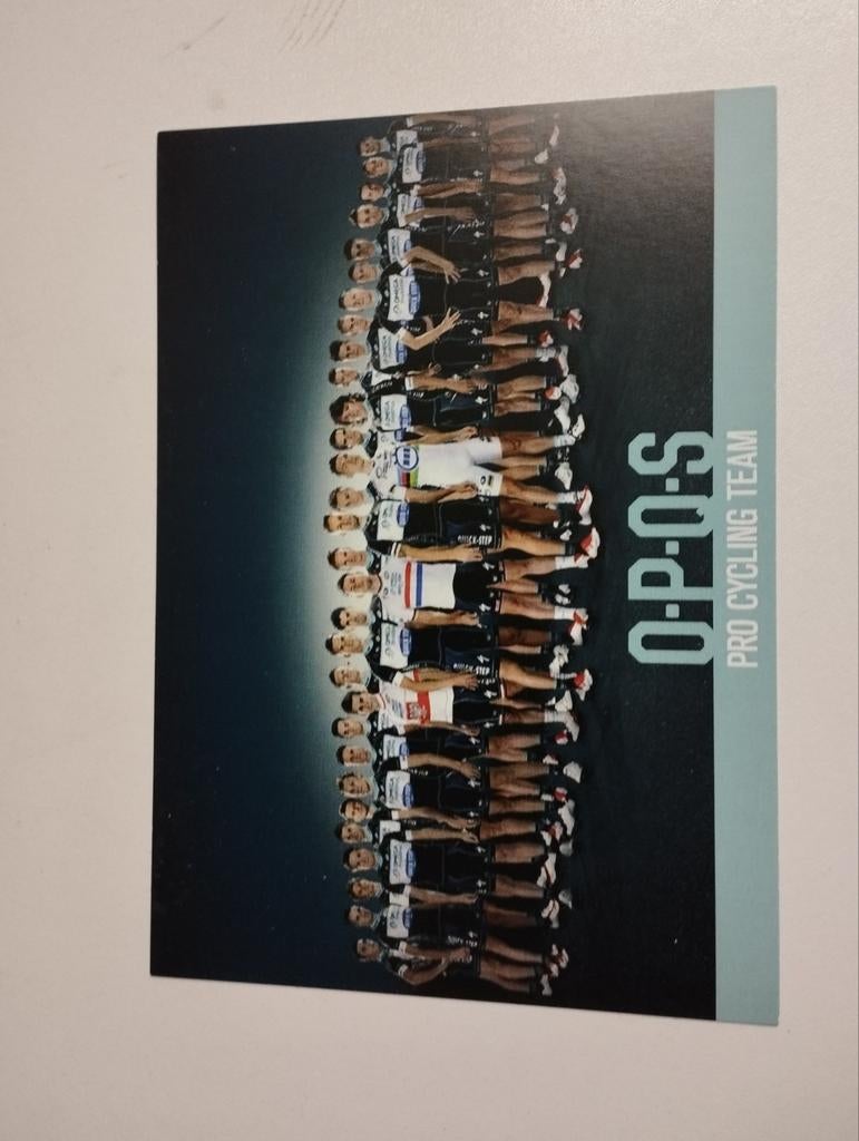 Een wielrenners ploeg over opos pro cycling team met tom Boo, Ophalen