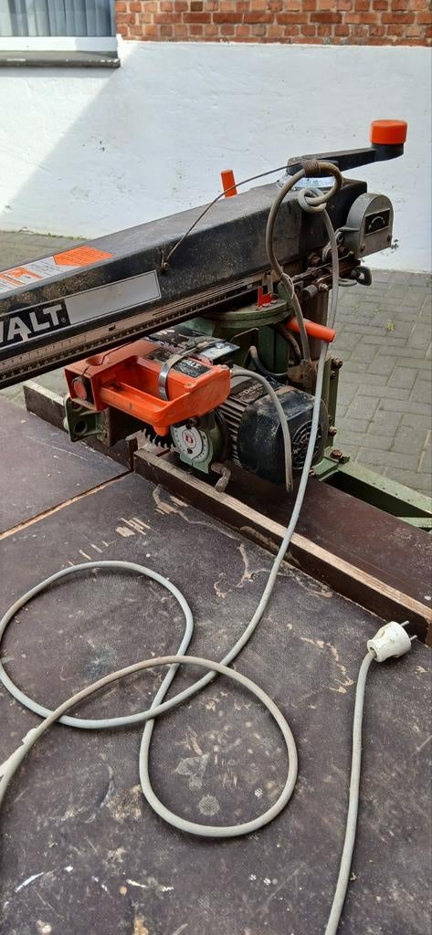 Dewalt radiaalzaagmachine met onderstel, Ophalen