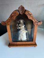 Mariabeeldje(deels uit kaars )in houten kastje met glas, Ophalen of Verzenden