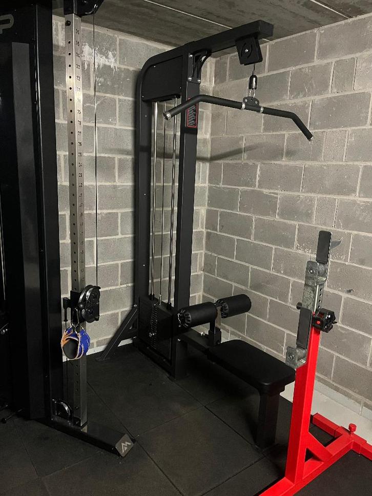 Lat pulldown / tirage vertical, Sports & Fitness, Équipement de fitness, Comme neuf, Autres types, Bras, Dos, Enlèvement