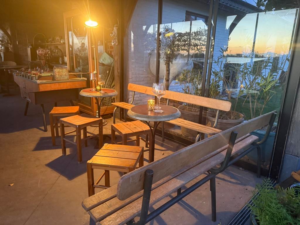 Tables de café, chaises, bancs, Enlèvement