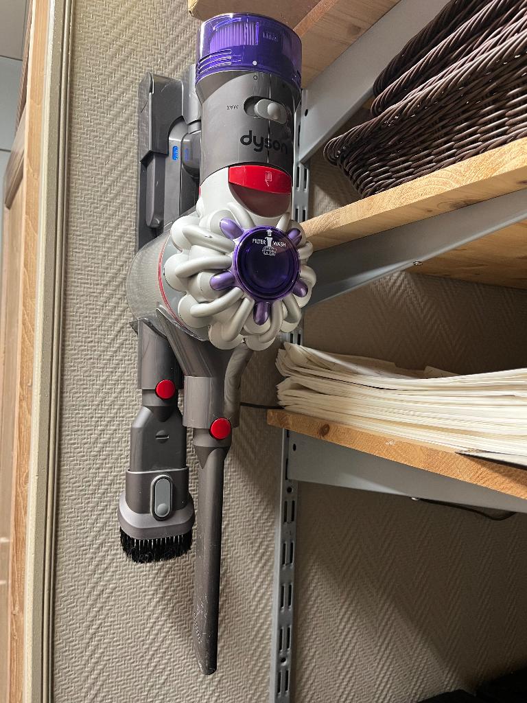 Dyson V8, Electroménager, Enlèvement, Comme neuf, Réservoir, Aspirateur