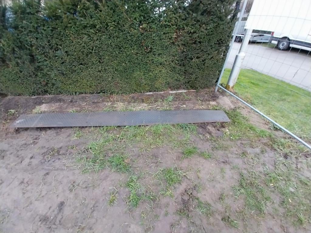 Metalen traanplaat voor op straat, Ophalen