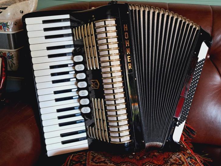 Accordeon HOHNER VERDI II Zwart/ormolu, Muziek en Instrumenten, Accordeons, Zo goed als nieuw, Hohner, Ophalen of Verzenden