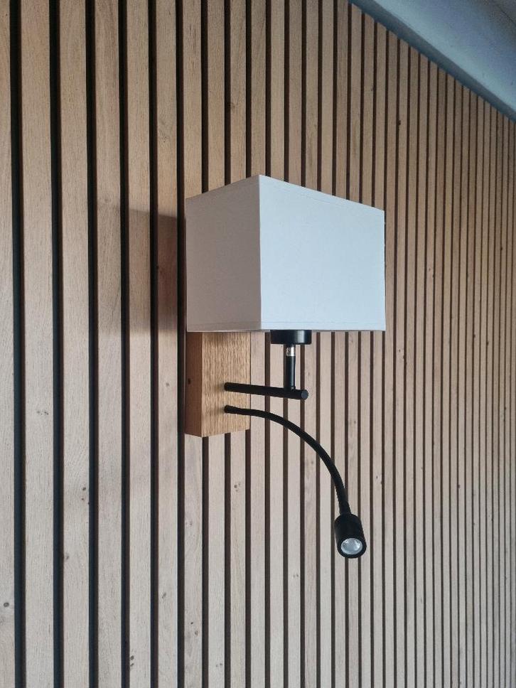 Applique murale neuve avec liseuse Brilliant, Maison & Meubles, Lampes | Appliques, Neuf, Bois, Enlèvement