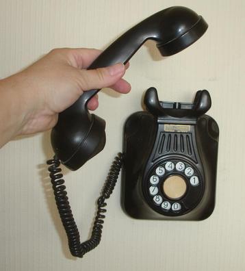 oude telefoon * muurmodel * bieden vanaf 20 euro beschikbaar voor biedingen