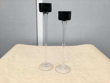 Set van twee kandelaars in glas beschikbaar voor biedingen