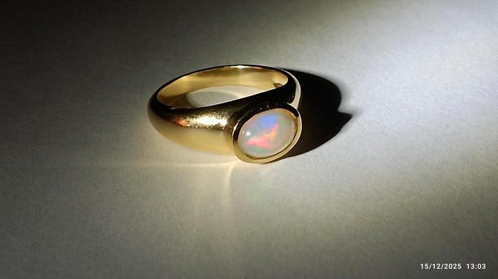 Sterling zilveren ring met prachtige Ethiopisch opaal, Handtassen en Accessoires, Ringen, Nieuw, Dame, 17 tot 18, Geel, Zilver