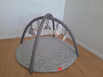 Speelmat met speelboog Done by Deer beschikbaar voor biedingen
