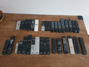 : 34 télécommandes, Loewe, Samsung, Philips, Sony, etc.