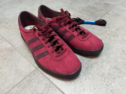 Adidas Tobacco Gruen - Collegiate Burgundy - Size 44 2/3, Kleding | Heren, Schoenen, Nieuw, Sneakers, Overige kleuren, Ophalen of Verzenden