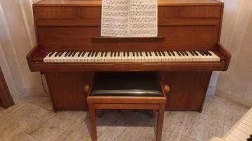 Piano allemand FEURICH Top Study à vendre. disponible aux enchères