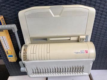 Bindmachine voor cursussen. Rexel CB290 Kunststof bindingen beschikbaar voor biedingen