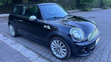 Mini Cooper D 1.6 Diesel zwart mettalic met roze formulier beschikbaar voor biedingen
