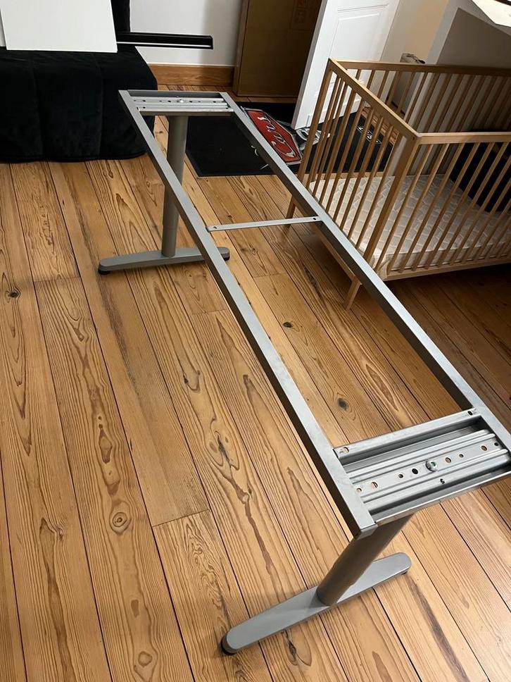 Onderstel met verstelbare poten voor bureau (Galant Ikea), Huis en Inrichting, Bureaus, Zo goed als nieuw, Bureau, In hoogte verstelbaar