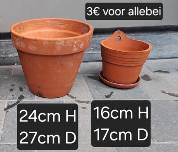 terracotta potten beschikbaar voor biedingen