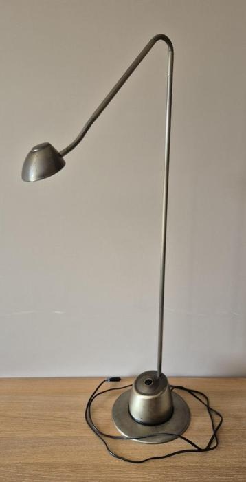Bronzen vloerlamp beschikbaar voor biedingen