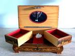 Boîte à bijoux vintage suisse Reuge en marqueterie italienne, Antiquités & Art, Enlèvement ou Envoi