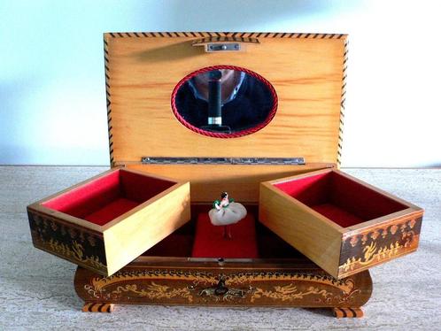 Boîte à bijoux vintage suisse Reuge en marqueterie italienne, Antiquités & Art, Curiosités & Brocante, Enlèvement ou Envoi