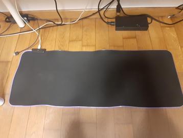 Rgb Muismat plus kabel beschikbaar voor biedingen
