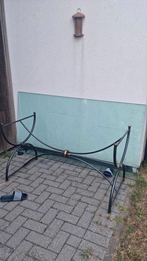 glazen eettafel - dik en sterk. met metalen onderstel., Huis en Inrichting, Tafels | Eettafels, Gebruikt, Glas, Metaal, Ophalen