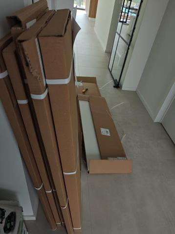 Spaanplaten wit beschikbaar voor biedingen